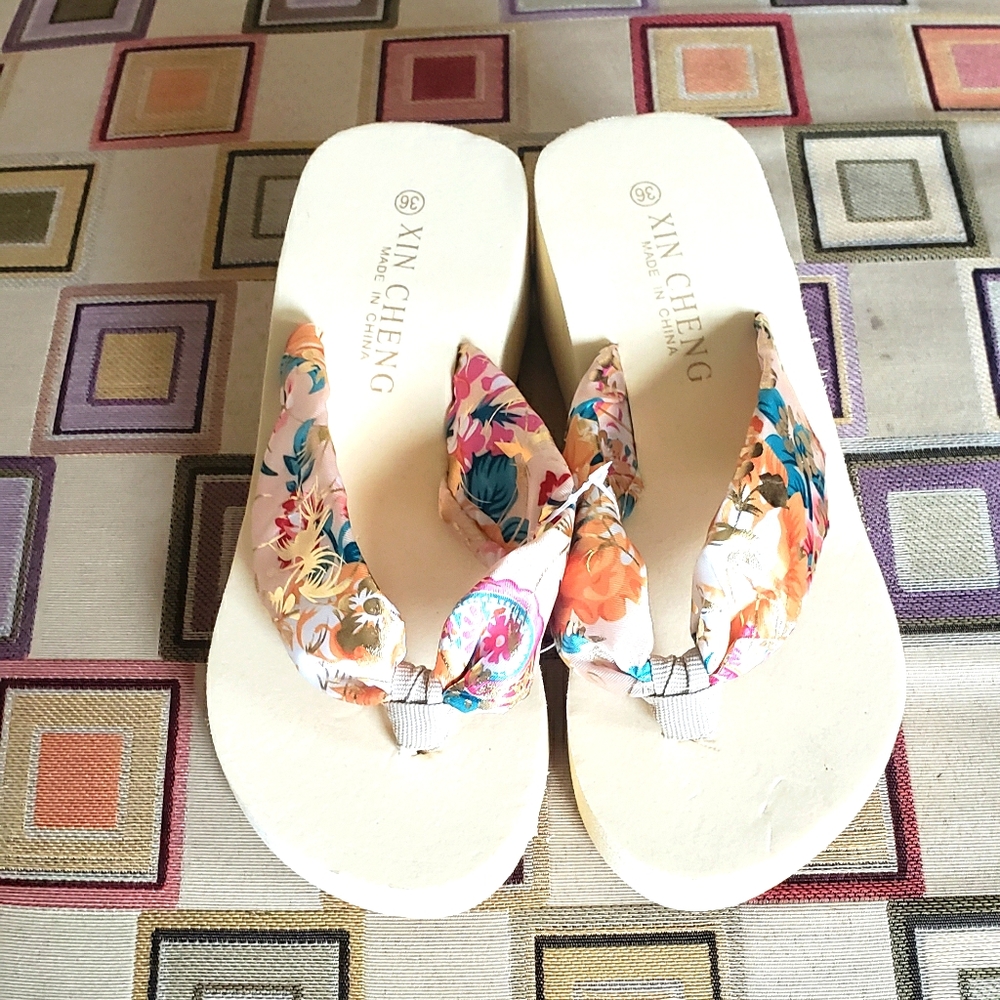 XIN CHENG SANDALS
